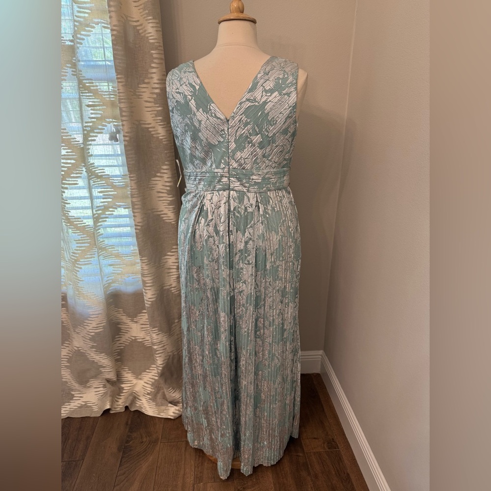 Plus Dress 🩵 - Picture 9 of 12
